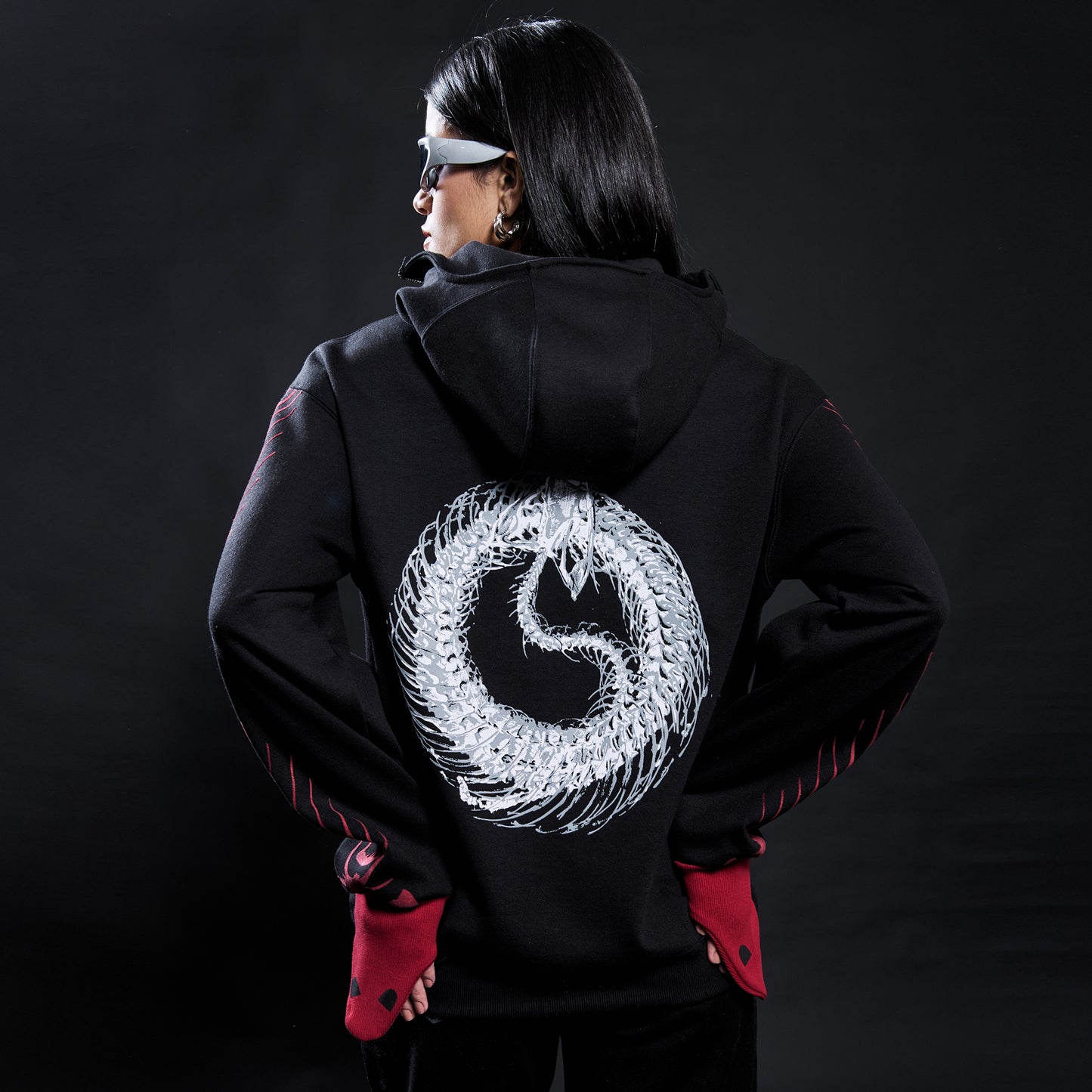 TARYAQ HOODIE BLACK