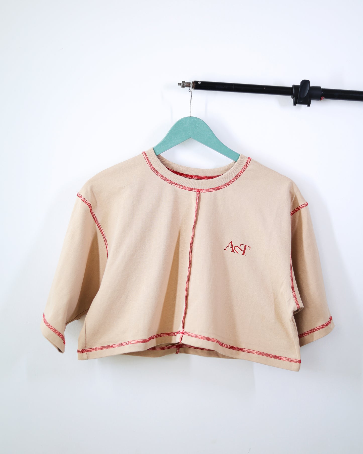 SOFT LOGOUT CROP TEE